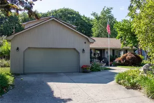 122 Elton Cir, Cranston, RI 02921 - Photo 1