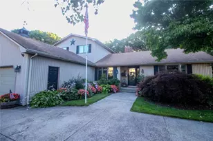 122 Elton Cir, Cranston, RI 02921 - Photo 1