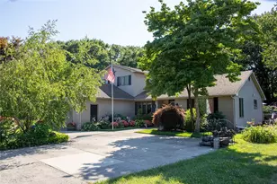 122 Elton Cir, Cranston, RI 02921 - Photo 1