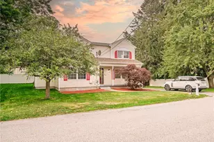 25 Pleasant Ave, Narragansett, RI 02882 - Photo 1