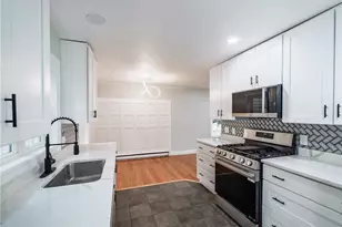 25 Pleasant Ave, Narragansett, RI 02882 - Photo 13