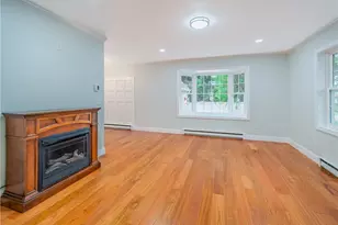 25 Pleasant Ave, Narragansett, RI 02882 - Photo 7