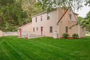 25 Pleasant Ave, Narragansett, RI 02882 - Photo 3