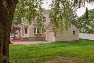 25 Pleasant Ave, Narragansett, RI 02882 - Photo 5