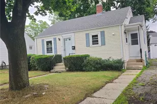 15 Maplecrest Dr, Pawtucket, RI 02861 - Photo 1