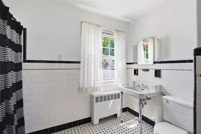 247 West Main Road, Middletown, RI 02842 - Photo 15