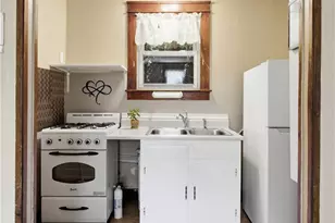 247 W Main Rd, Middletown, RI 02842 - Photo 35