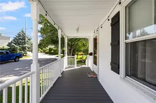 9 Cummings Rd, Newport, RI 02840 - Photo 5