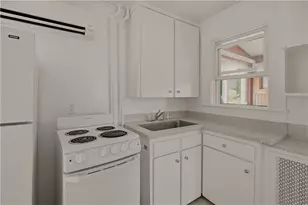 26 Freebody St, Newport, RI 02840 - Photo 7