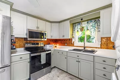 8 Hampden Road, Bristol, RI 02809 - Photo 5