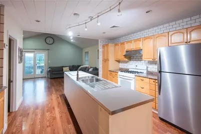 13 Island Avenue, Portsmouth, RI 02871 - Photo 3