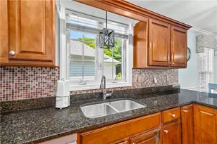 42 Leighas Ln, Coventry, RI 02816 - Photo 5