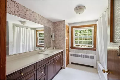 247 West Main Road, Middletown, RI 02842 - Photo 19