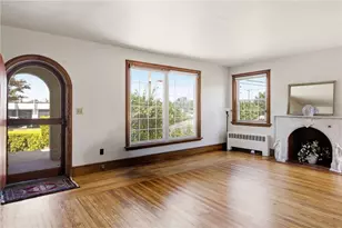 247 W Main Rd, Middletown, RI 02842 - Photo 7
