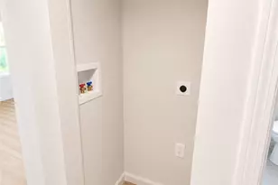 134 Florence St, Providence, RI 02909 - Photo 9