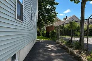 134 Florence St, Providence, RI 02909 - Photo 11