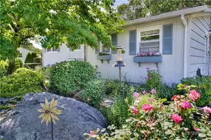 16 Superior St, Warwick, RI 02886 - Photo 3