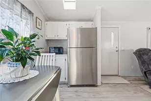 27 Woodward Rd, Lincoln, RI 02865 - Photo 3