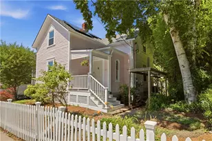 21 Clinton Ave, Newport, RI 02840 - Photo 1