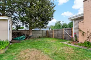 756 Metacom Ave, Bristol, RI 02809 - Photo 27
