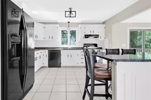 44 Village Ave, Cranston, RI 02920 - Photo 9