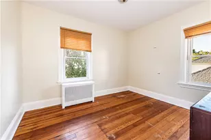 31 Grosvenor Ave, Providence, RI 02908 - Photo 9
