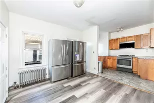 31 Grosvenor Ave, Providence, RI 02908 - Photo 13