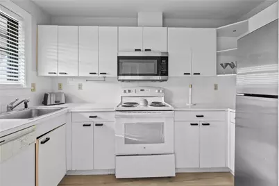 580 Thames Street #B2, Newport, RI 02840 - Photo 11