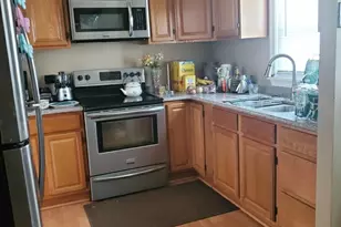 581 Newport Ave, Pawtucket, RI 02861 - Photo 3