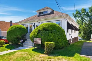 29 E Earle St, Cumberland, RI 02864 - Photo 3