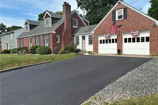 10 Isabelle Dr, Narragansett, RI 02882 - Photo 1