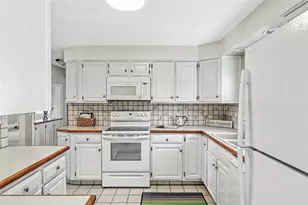 25 Viking Dr, Bristol, RI 02809 - Photo 13