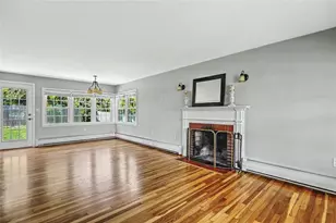 25 Viking Dr, Bristol, RI 02809 - Photo 9