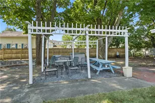 127 Meadow St, Pawtucket, RI 02860 - Photo 33