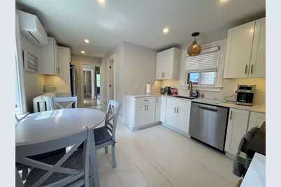 8 Barney Street #2, Newport, RI 02840 - Photo 3