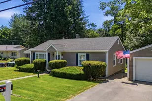 44 Desmarais St, Cumberland, RI 02864 - Photo 3