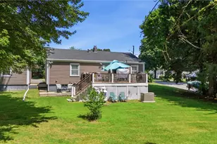 44 Desmarais St, Cumberland, RI 02864 - Photo 9