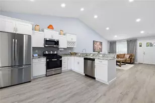 628 Sandy Ln, Warwick, RI 02889 - Photo 9