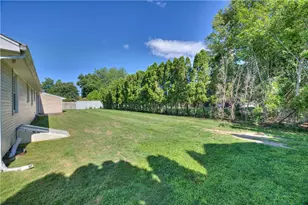 26 Central Ave, Warren, RI 02885 - Photo 17