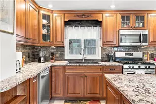 9 Patricia Cir, Smithfield, RI 02917 - Photo 9