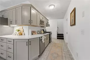 52 Blake Street St, Warwick, RI 02889 - Photo 5