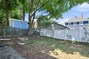 102 Overhill Rd, Providence, RI 02906 - Photo 21