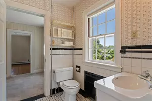 20 Drowne Pkwy, East Providence, RI 02916 - Photo 27