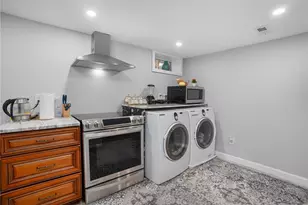 807 Pontiac Ave, Cranston, RI 02910 - Photo 25