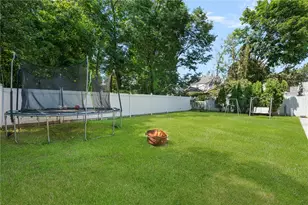 807 Pontiac Ave, Cranston, RI 02910 - Photo 33