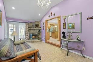 204 Knollwood Dr, Woonsocket, RI 02895 - Photo 5