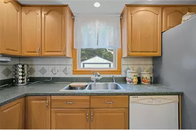 204 Knollwood Drive, Woonsocket, RI 02895 - Photo 9