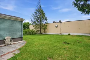 104 Fairview Ave, Pawtucket, RI 02860 - Photo 27