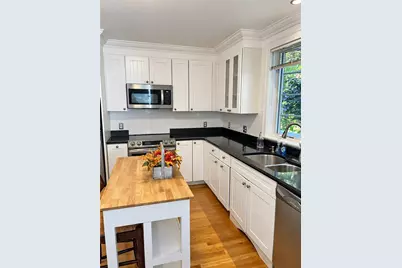 571 Bellevue Avenue #2, Newport, RI 02840 - Photo 7