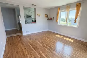 728 Beverage Hill Ave, Pawtucket, RI 02861 - Photo 1